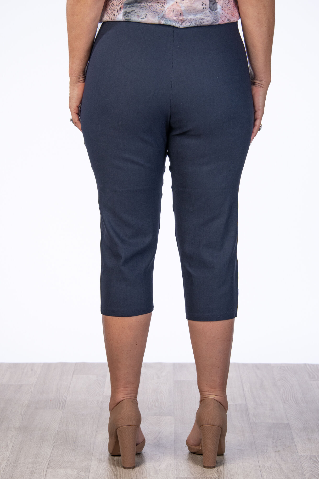 Pull-On Button Capri Image 3